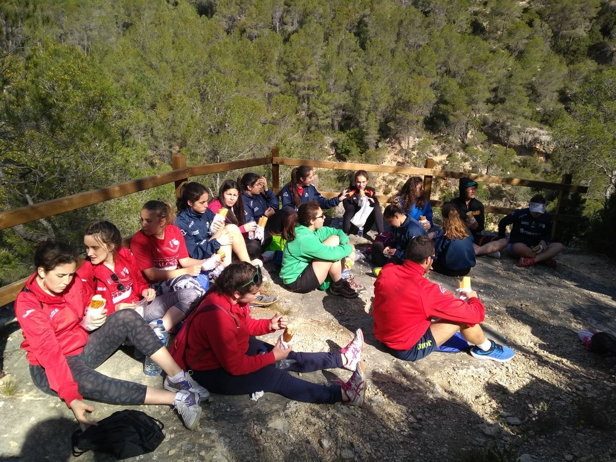 Hoy le hemos dado la bienvenida a la selección femenina de Tecnificación de la <a href="/fedpival/">FedPilotaValenciana</a> . Qué se encuentran en Bicorp. Qué han visitado los abrigos del Barranco Moreno. #Deportes #naturaleza #raspall #Turismo