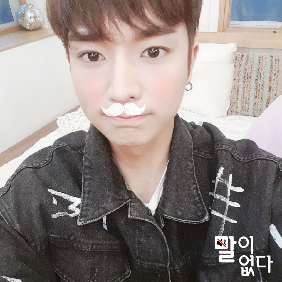 yutobrasil's tweet photo. [#SELCA] 04/04/18 - Atualização da moomx_official no Twitter com #Yuto:

"[#SEMPALAVRAS🔇] 

Mestre dos filtros/adesivos 👍🏻
Revelando selcas de Yuto 🤓🎅🏻💕"

© Yutopia_ptg https://t.co/ODXDdr57Cn