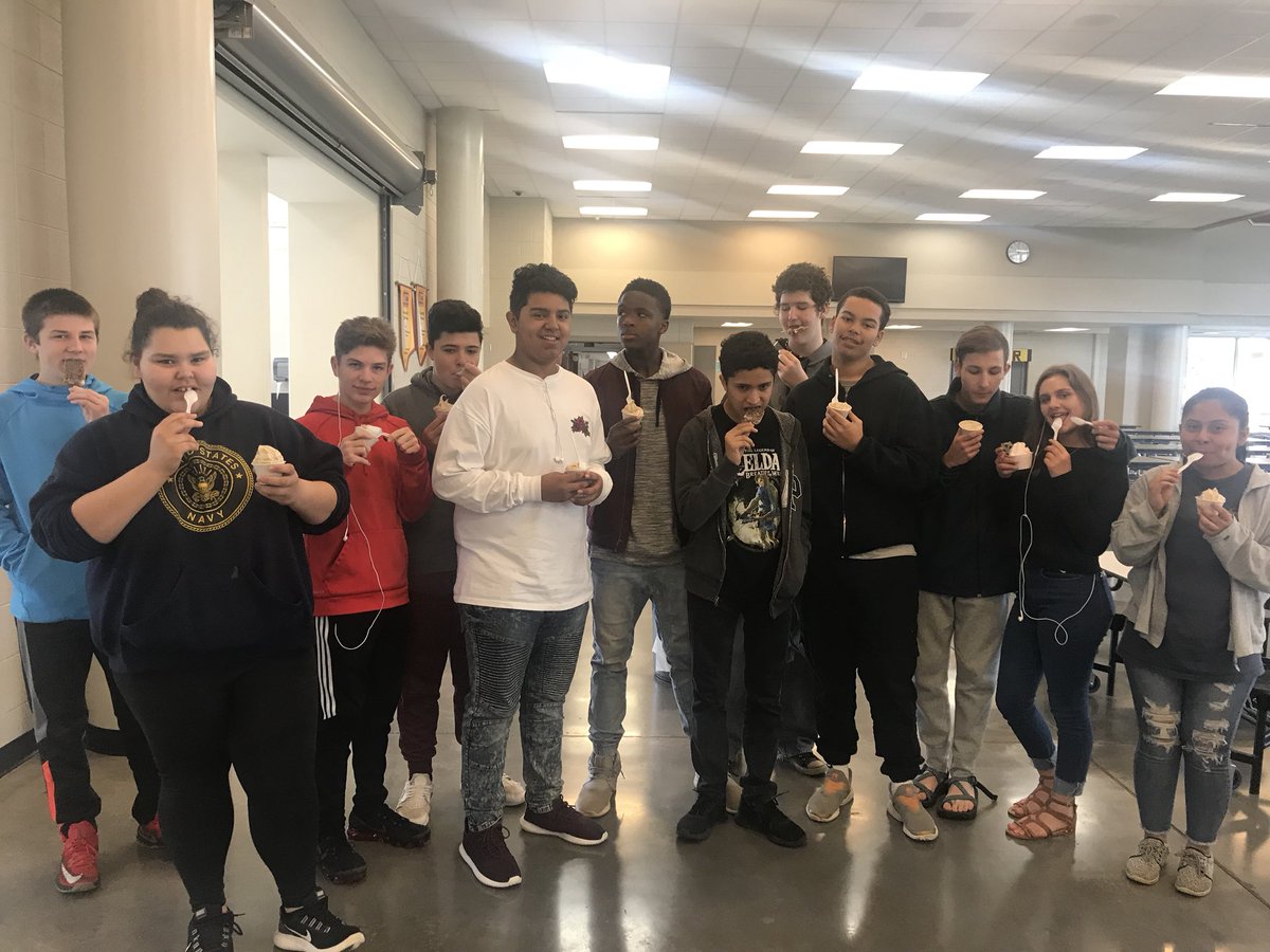 Science Hill Critical Minds students are celebrating the completion of research projects with ice cream! <a href="/jcityTNschools/">JohnsonCitySchools</a> @SHHS_JCS @JCSTechLeads