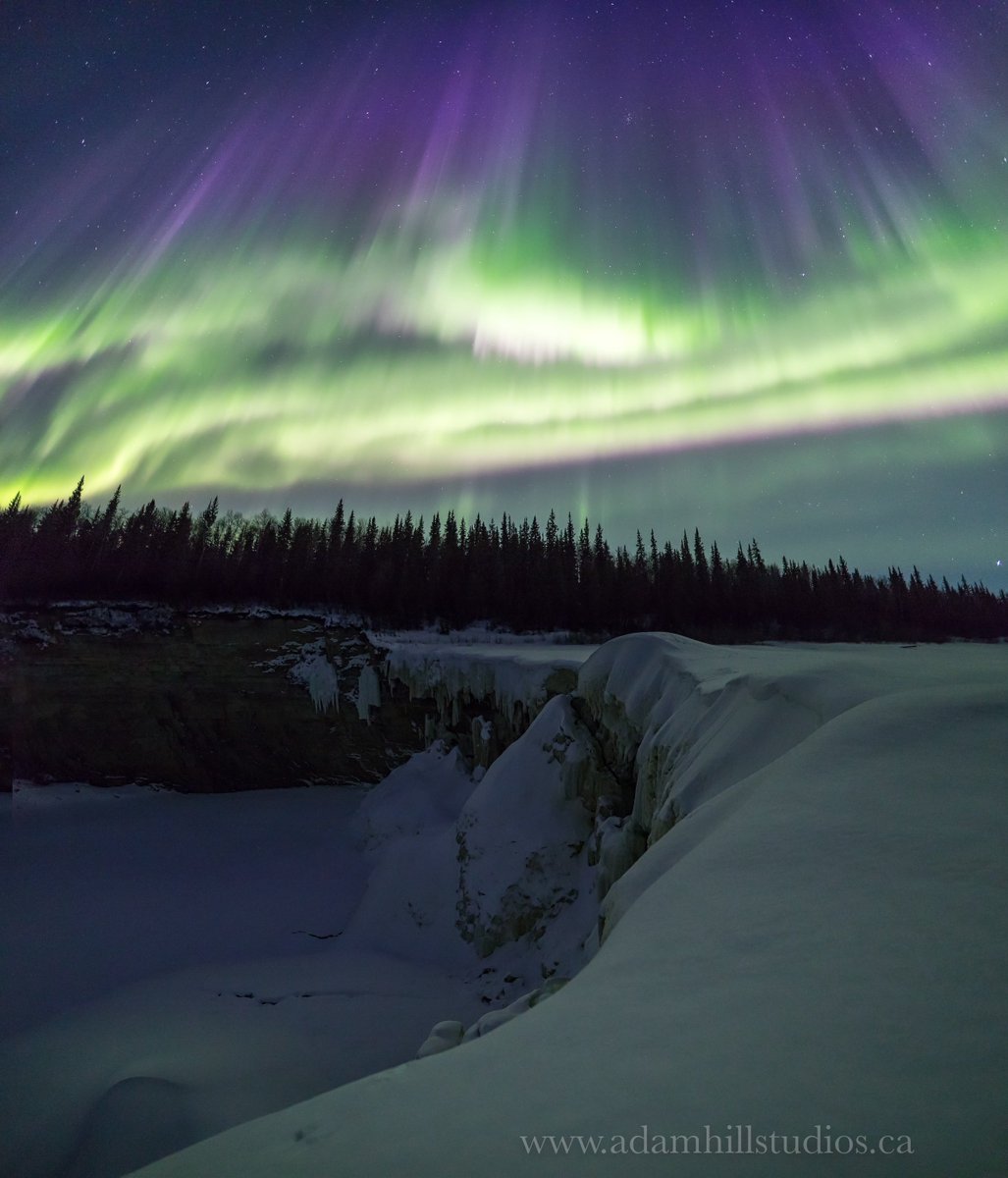 AdamHillPhoto's tweet photo. Northern nights under #NorthernLights in the #NorthwestTerritories #ExploreCanada https://t.co/SfrqhiETXJ