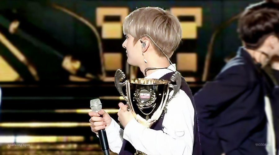 sparklingspot91's tweet photo. 180404 show champion #윤지성
HQ 👉 https://t.co/CKuGtAjEyX https://t.co/XSW5jvVYPZ