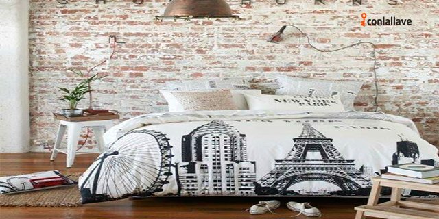 Los pequeños detalles marcan la diferencia.
Una colcha con imágenes de los elementos de tus lugares favoritos, puede delatarte que eres amante de los viajes.
No dudes en implementarlo en tu nuevo hogar
.
.
.
.
.
Ideas + Creatividad= Nuevo Hogar