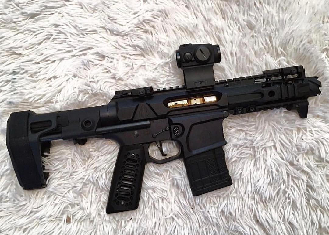 AZWS's tweet photo. @gibbzarms 👈👊🔫
・・・
@mrgarcia88 with his latest pistol build using our G4 receiver set. #righttobeararms #2ndamendment #2a #ar15 #secondamendment #dtom #rtba #nra #merica #sidecharge #sidecharging #sidecharger .… 

https://t.co/0kKRAGcKaL https://t.co/CIvrmjvPHO