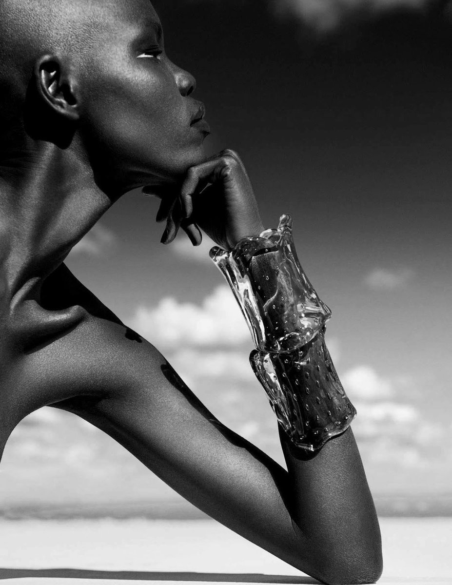Fashion_Timer's tweet photo. Model #GraceBol delivers a smashing performance in ‘Pure Beauty’, a study in 21st century sophistication styled by Christiane Arp. Photographer Giampaolo Sgura partners with Bol to create memorable in #Vogue Germany May 2018. https://t.co/k5nSv5AS6U