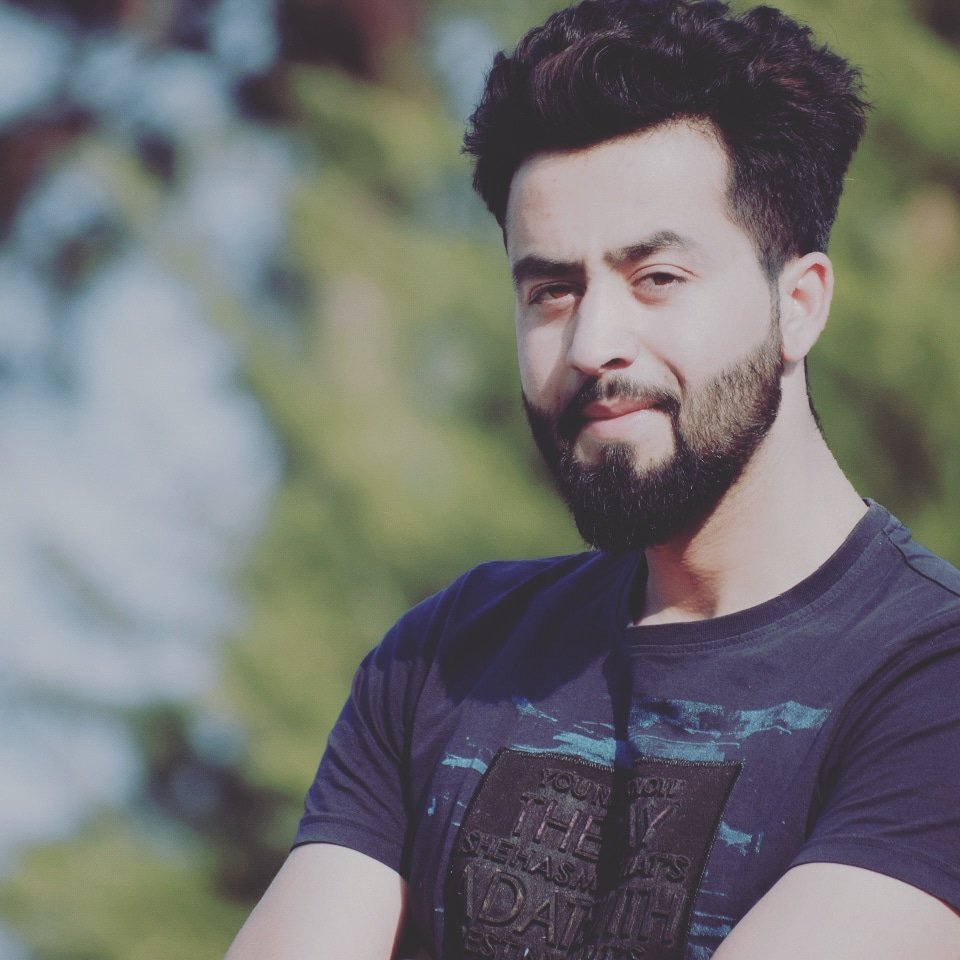 wani_munir's tweet photo. #NewProfilePic https://t.co/C2rjwi3Cff