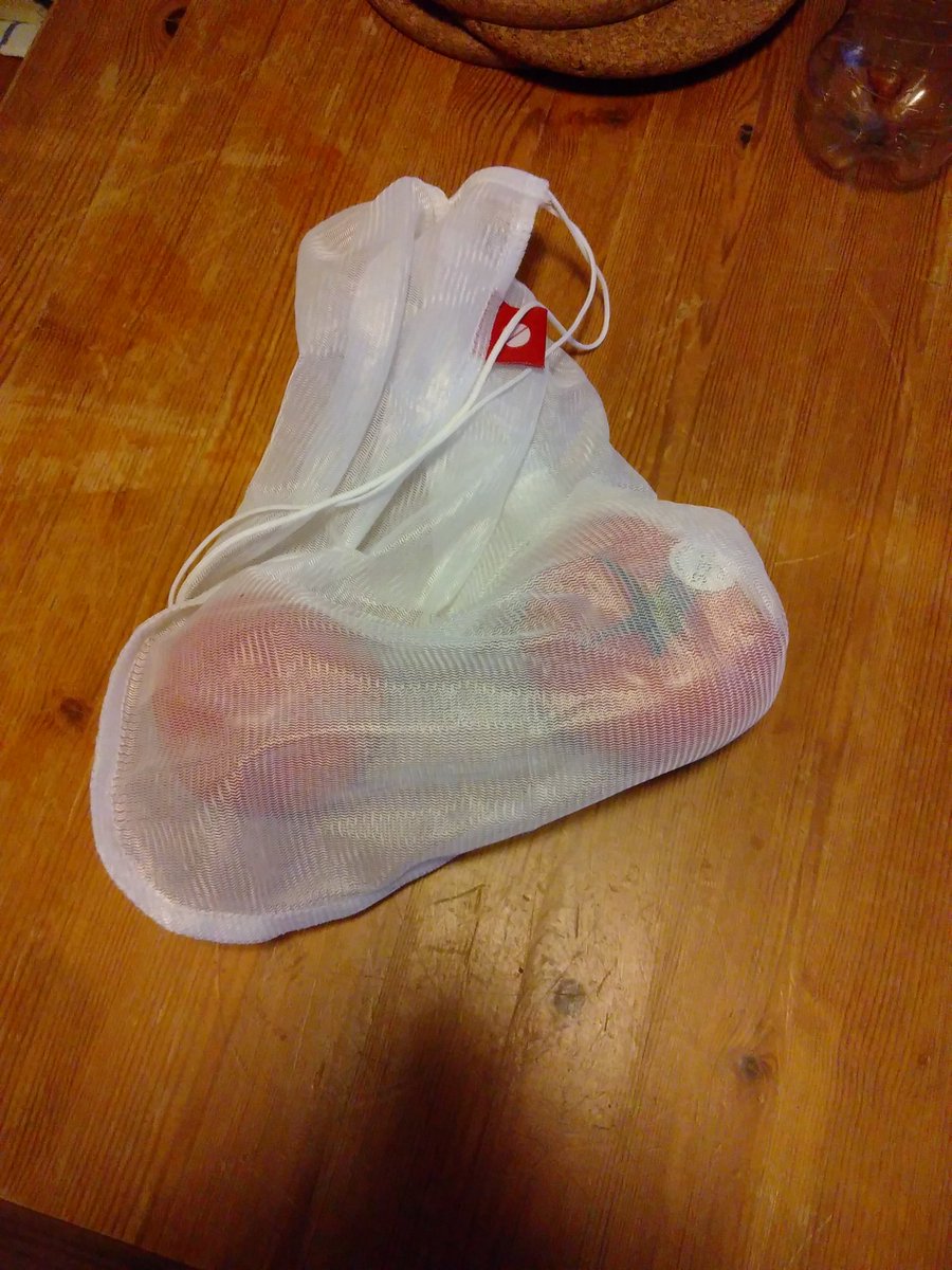 NIsotupa's tweet photo. It may not be #wasteweek but it that didn't stop me from using reusable produce bags yesterday! Combined with reusable grocery bags for double $avings!! @AETGroup @WRSusti @WRSusti #CarbonCleanseWR https://t.co/7uEWzdCbFo