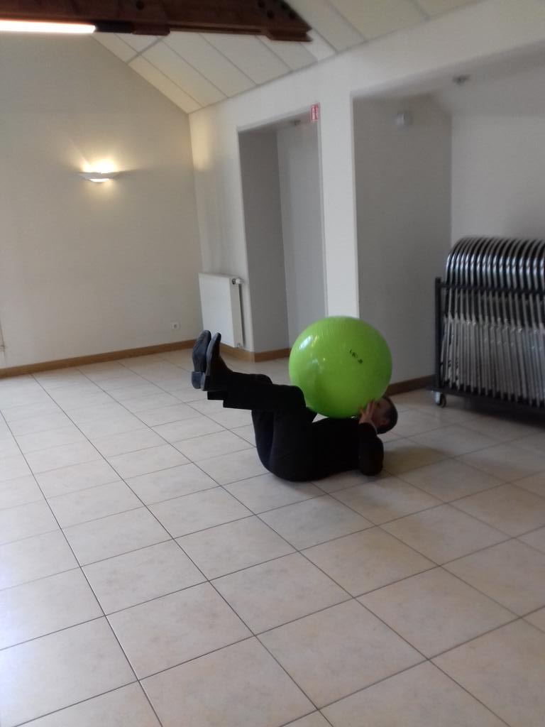 Entraînement ballon avant la rencontre mutuelle MGEN de Belloy en France.