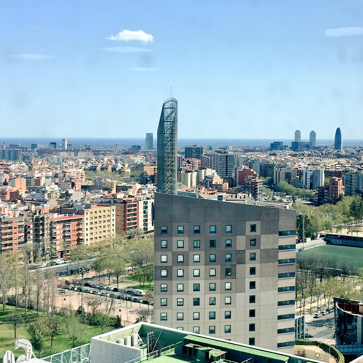 d_warnk's tweet photo. How about relocating to #BoschServiceSolutions in Barcelona? The view from the office is quite nice 🏞 @BoschEspana https://t.co/0l60M4ab3C