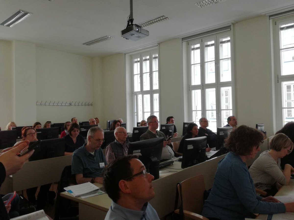 lacknere's tweet photo. Der Raum von @Josef_Buchner ist rappelvoll. #WarKlar #BayernEdu #EduPnx https://t.co/elNkkaTuqw