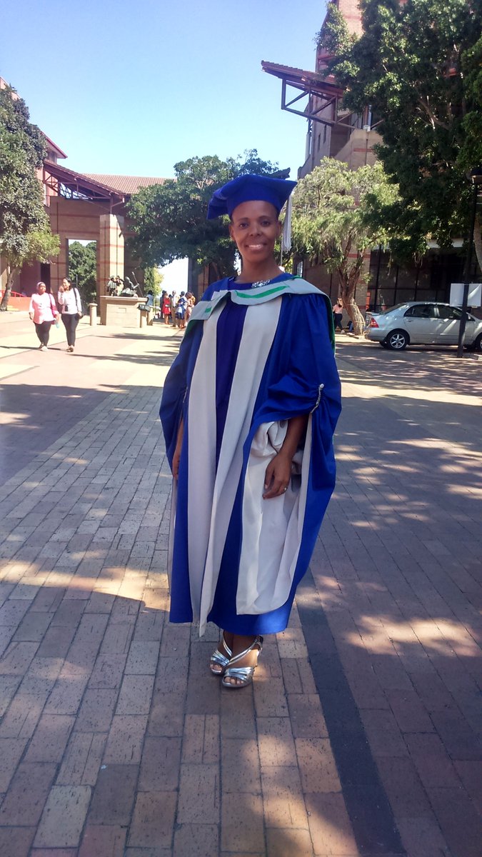 leigh_lar's tweet image. Can't believe this amazing woman is my mom 😍
A whole PhD 👏👏