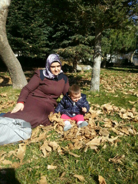 NİĞDE

ELİF NİSA BEBEK(1)

4 aylık hamile ve midesinden ameliyat olan Annesi Eda Kaplan bugün gözaltına alındı. Ve Sinop'a nakledilecek.

Anneannesinde kalan ELİF NİSA BEBEK sürekli ağlıyor ve annesini istiyor.

#668BebekHapiste

BebekliAnneler TutuksuzYargılansın

<a href="/MSTanrikulu/">Sezgin Tanrıkulu</a>