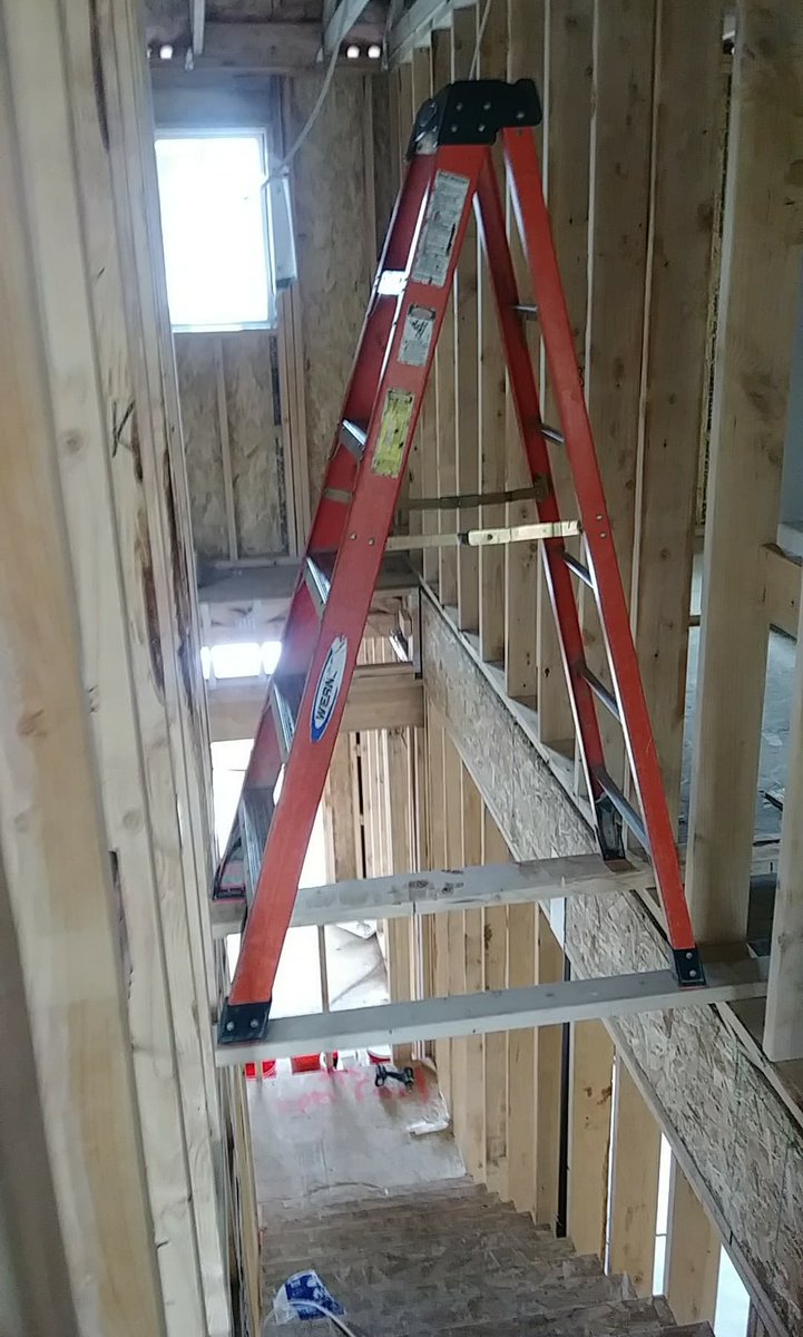 RayTGGBeast's tweet photo. Just working doing sketch things #oshaapproved #work #grind #geterrdone #electrician #electricianapprentice #wire #osha #timeismoney https://t.co/BhTAnBvlHJ