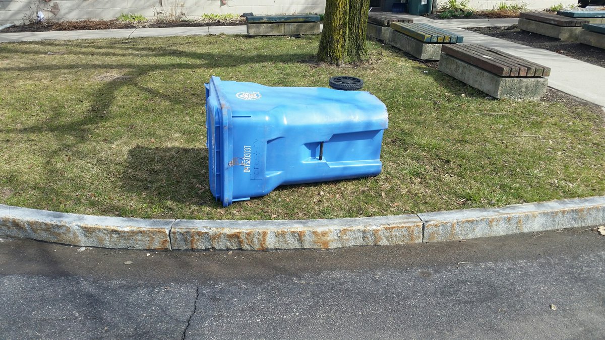 CityRochesterNY's tweet image. It's a little blustery out there! Please note: City refuse and recycling crews are leaving containers on their side to prevent them from blowing away.