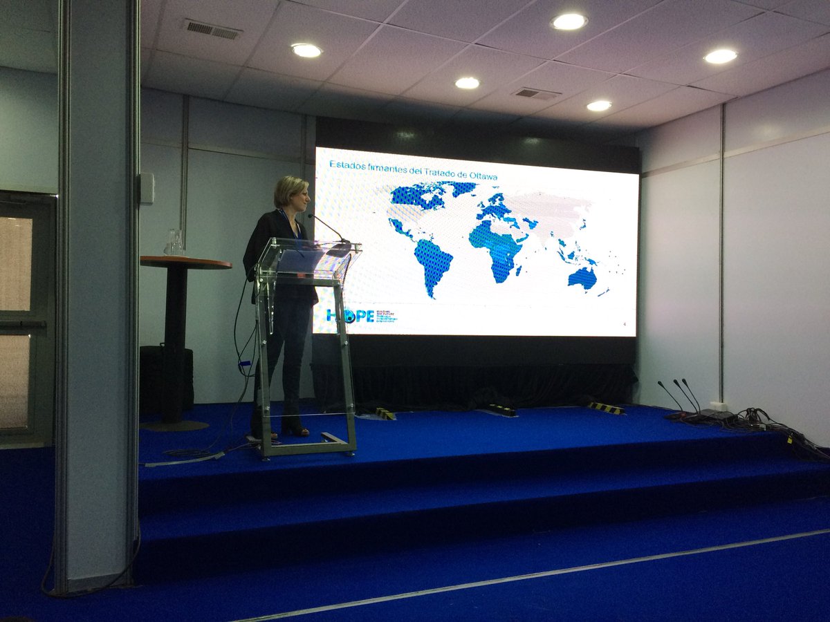 patriolivap's tweet photo. Dra. Angela De Santis #LARS2018 presenting her work with GIS and remote sensing at HOPE a Humanitarian demining NGO @HemeraUMayor https://t.co/r7Pl6R8vof