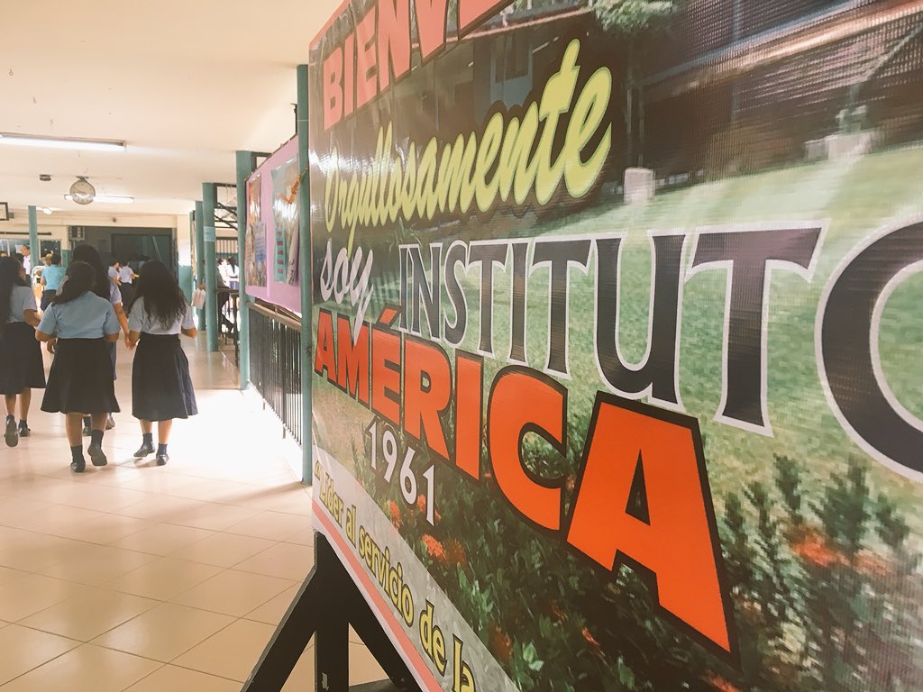 tareatuitera's tweet image. Listos para el segundo día en el Instituto América. Seguimos con los talleres preparados por estudiantes de la clase #PerdDig18 de Comunicación Social de @USMApanama 👉 sobre uso de 
#rrss y #ComDigital