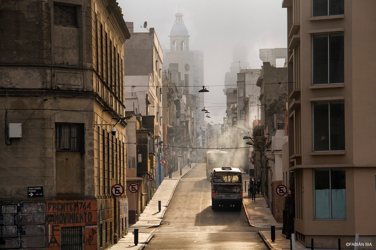 FabianBia's tweet photo. Amanece que no es poco.
Lo amarillo de la luz en un minuto, no más de eso. Hoy a las 8 de la mañana.
#uruguay https://t.co/6W65xJMyzF