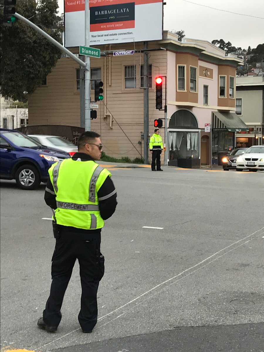 jeffsheehysf's tweet image. After seeing an increase in rush-hour traffic at Glen Park&apos;s intersection of Diamond and Bosworth I worked to assign new traffic control officers who will monitor Monday-Friday during peak hours to keep residents safe. #workingforprogress buff.ly/2pW5YoC