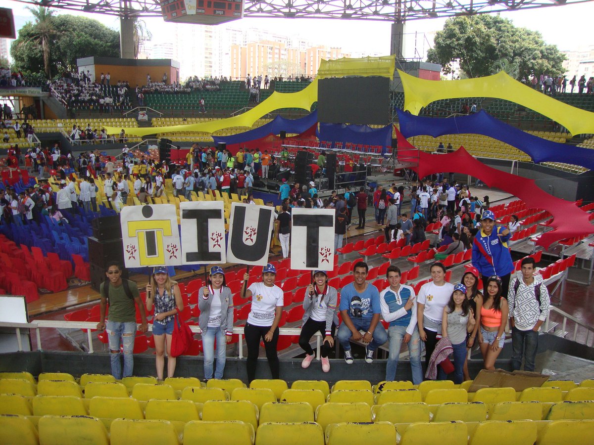 CCUFCU21's tweet photo. asi se vio la alegria en la juramentacion de los comando de campañas universitarios. #universitariosconnico #JuntosTodoEsPosible @NicolasMaduro @hugbelpsuv @IUTAITACHIRA @Mppeuct @NellyverLugo @richardalex2021 @guerrerodouglas https://t.co/OvbCUQmem3