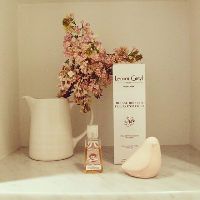 ✨PINK O’CLOCK✨
Ce mois ci dans notre tote mag Maman + Moi (lien dans la bio☝🏻)
Retrouvez la Mousse Douceur @leonorgreyl  et le gel @mercihandy !
Entre autre 🙃😄
#mamanplusmoi #abonnement #totebagdumois #leonorgreyl #mercihandy #unboxing