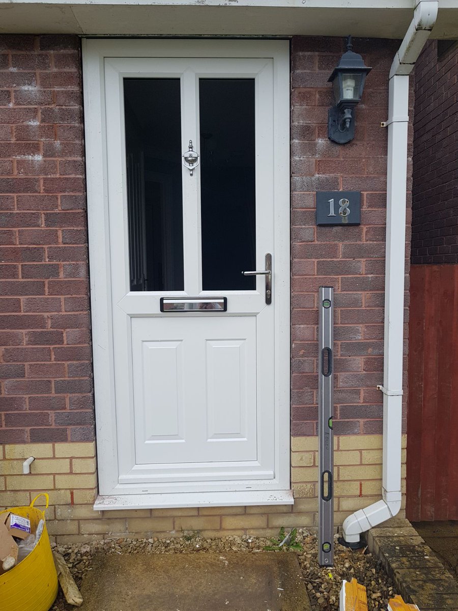 SWALESBUILDER's tweet photo. Another happy customer today with their new white upvc front door supplied and installed in Caerphilly South Wales by our highly skilled tradesmen

We supply an extensive range of uPVC and Composite doors. TEXT OR WHATSAPP US ON 07976 741 770 😀😀 https://t.co/baAzz0qt7V