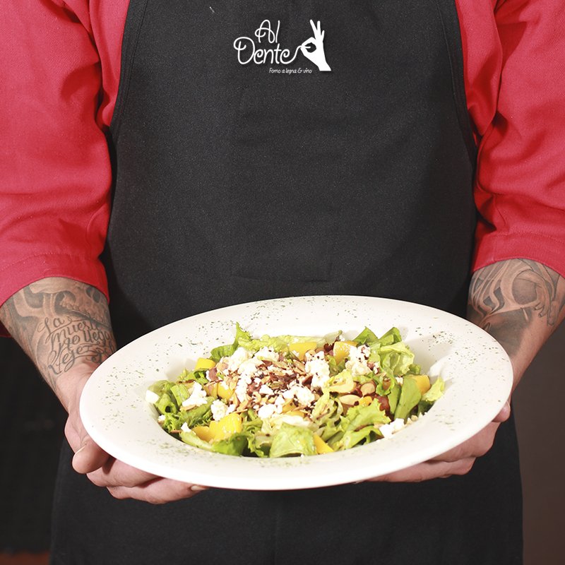 AlDente_GDL's tweet photo. Ensalada Liguria: lechugas mixtas, durazno, queso de cabra, aderezo de soya, ajonjolí y almendras. https://t.co/ykd66PdXgV