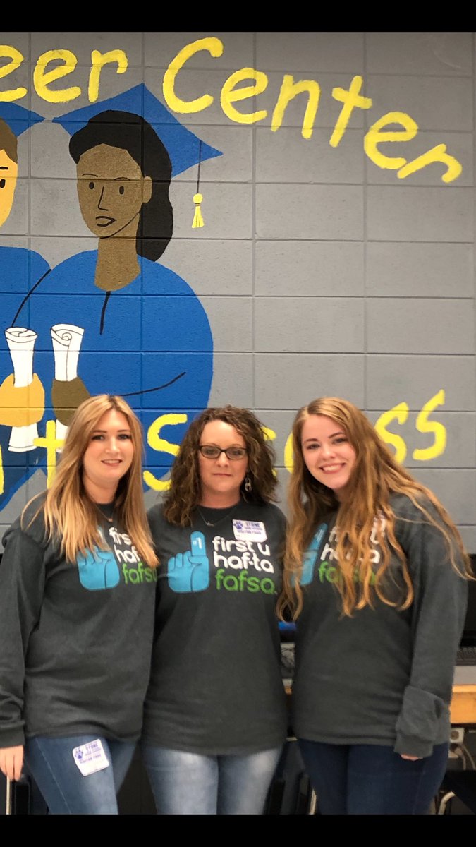 USM Financial Aid Counselors working a FAFSA Day at a local high school. #SMTTT