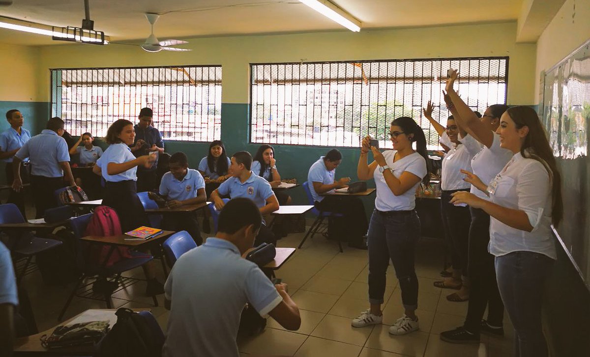 tareatuitera's tweet image. Y empieza la acción 🎥👉 #PerDig18 en el Instituto América. Hoy con alumnos de noveno grado, hablando sobre #rrss y #ComDigital