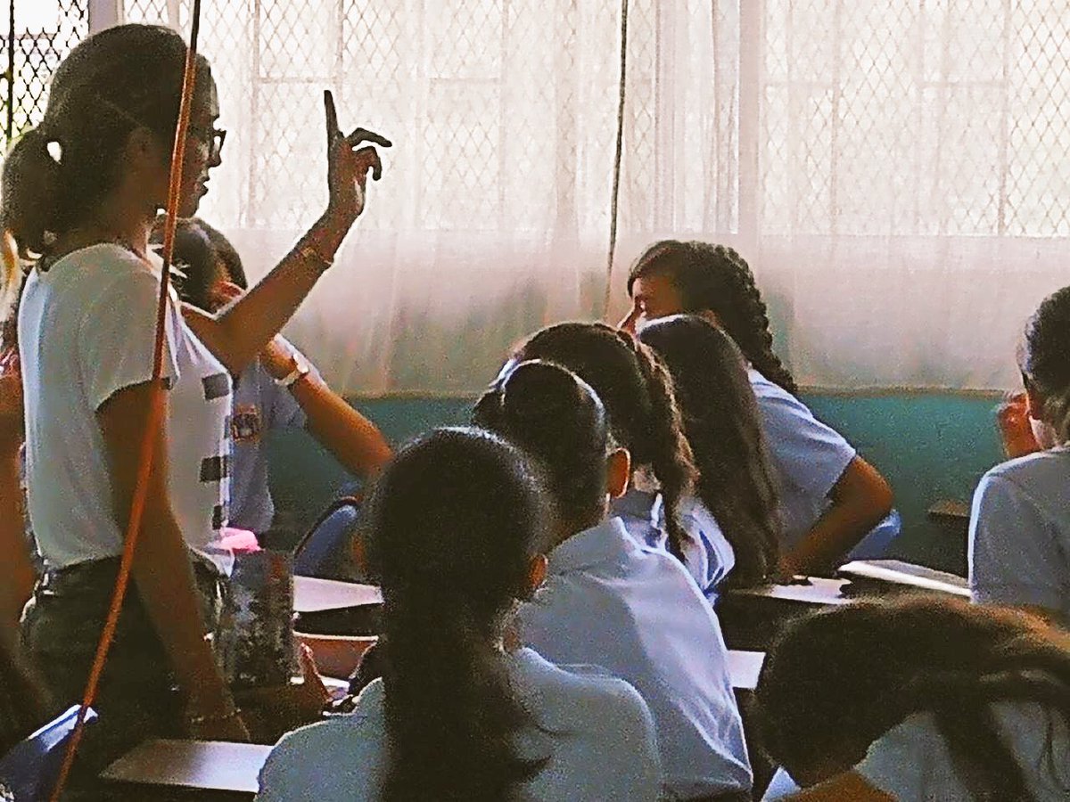 tareatuitera's tweet image. Y empieza la acción 🎥👉 #PerDig18 en el Instituto América. Hoy con alumnos de noveno grado, hablando sobre #rrss y #ComDigital