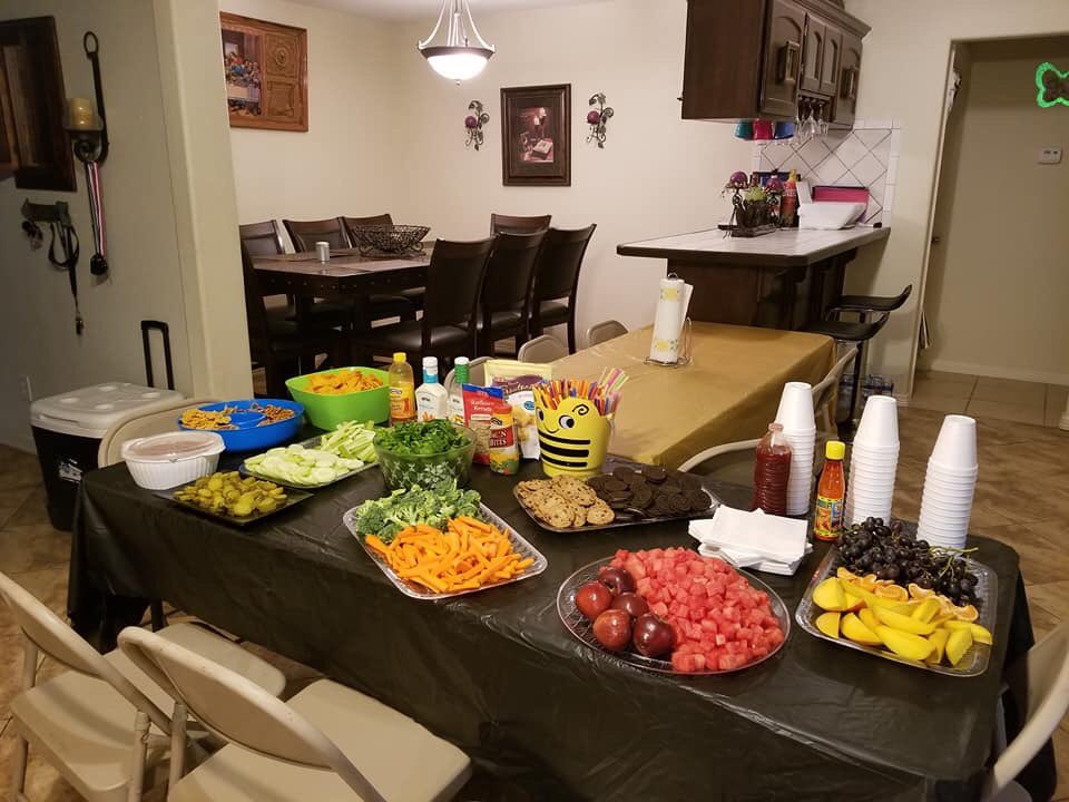 Jag_02179's tweet photo. A very special Thank You to the Alvarado Family for hosting spaghetti night for the track team before their District Meet for the 4th straight Year. Best of Luck Jackets! Bring the title home 🏆🥇#EEtrack  #fuelandprayer https://t.co/Eorc6ZFyqa