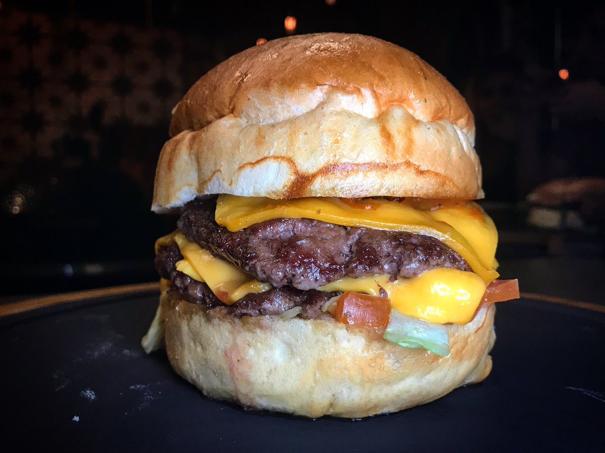 mmtakemiami's tweet photo. Looking for a new #burger to fill the void of some of your dearly departed favorites? The Royale with Cheese 🍔 at #LeChickRotisserie in #Wynwood might just be a contender! #mmtm #royalewithcheese #lechick https://t.co/in83Nyq4nf