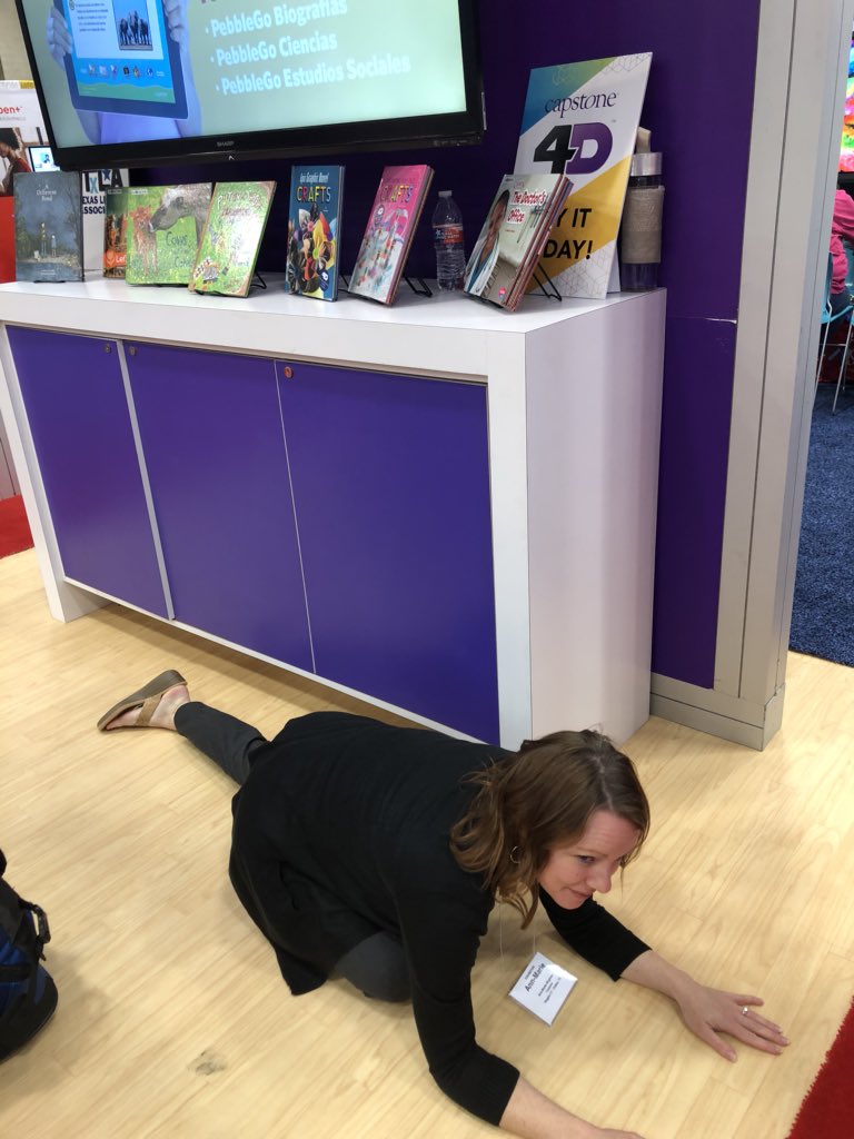 CapstonePub's tweet image. #pigeonpose at the booth! Day 2 of #txla18 🙌🏼@AnnMarieBegnaud