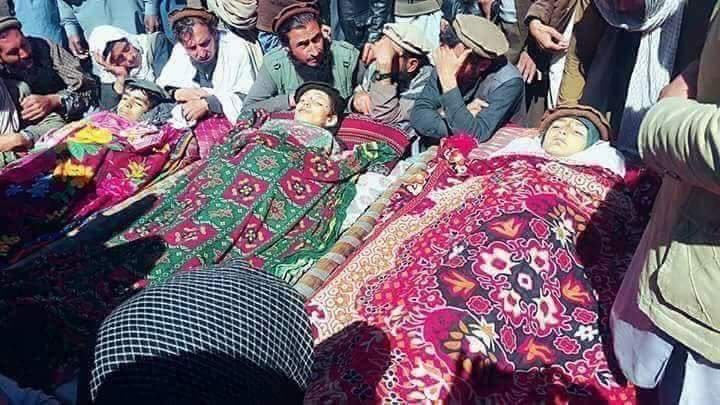 ihhinsaniyardim's tweet photo. ABD’nin, Afganistan’ın Kunduz vilayetindeki bir medresede hafızlığı bitirenler için yapılan mezuniyet töreni sırasında düzenlediği hava saldırısında 100 Kur’an hafızı çocuk hayatını kaybetti. https://t.co/SK83Sl8P1X