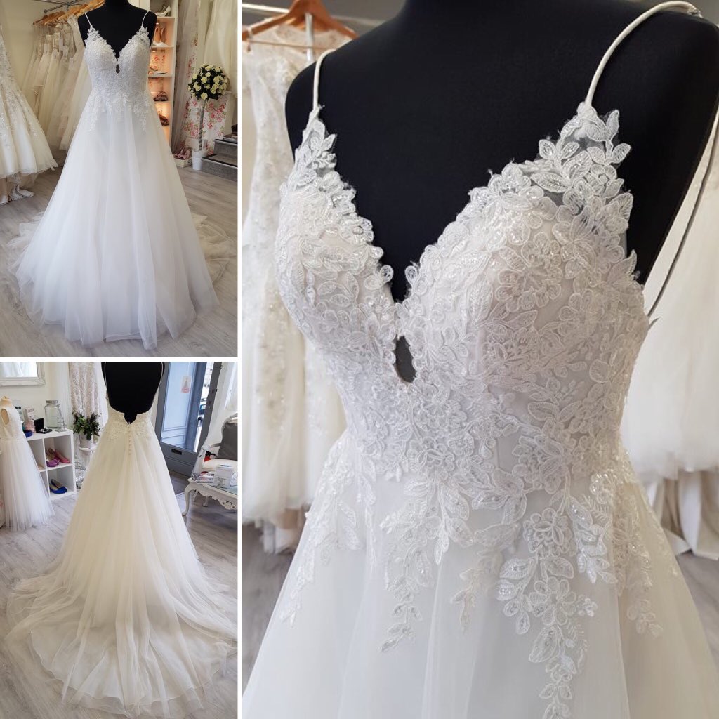 Beautiful #StellaYork wedding dress size 8 £775 #WeddingWednesday #prelovedweddingdresses #stockportweddings