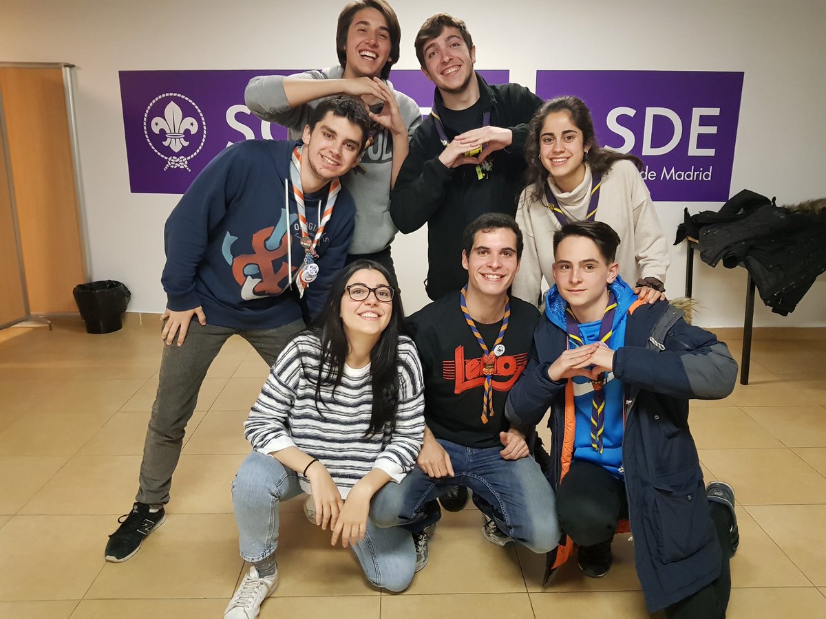 claneverland's tweet photo. El clan de @Roquenublo620 aplastando en número en la última reunión antes del inter, aunq algunos claneros estén repartidos por Madrid. 🙌🏽⚜💪🏼 en colaboración con @clan_icaro Y @clanab85 ⚜💁🏿‍♂️💕 https://t.co/V7x1wvsAKc