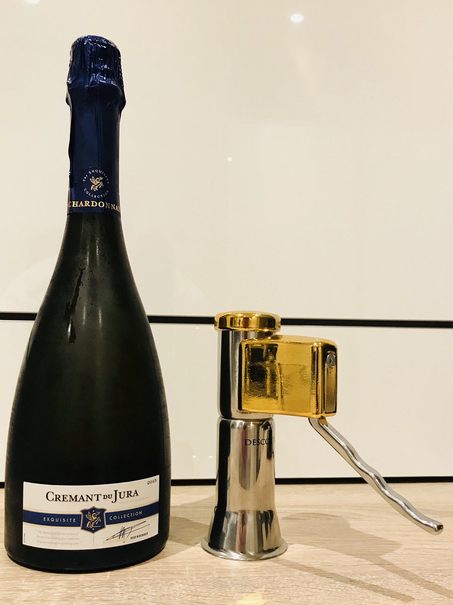 AndyBrown1969's tweet image. Tonight I have mainly been testing the Descorjet sparkling wine opener from @WaitersFriendCo and the Exquisite Cremant du Jura from @AldiUK