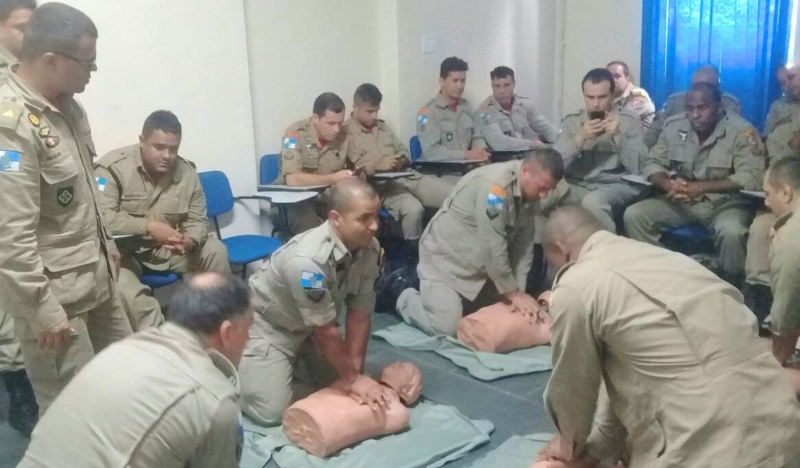 cbmerjoficial's tweet photo. Cerca de 500 bombeiros foram capacitados para atuar no suporte básico de vida em ocorrências com vitimas politraumatizadas. Os militares foram instruídos para garantir assistência em atendimento pré-hospitalar até a chegada do socorro especializado. #Qualificação #CEPAP #CBMERJ https://t.co/Vb8Udf6RSO