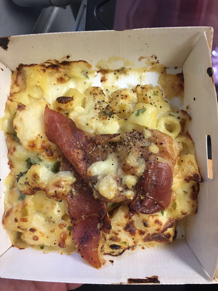kimmysandi's tweet photo. @Pret pretty disappointing portions at Edinburgh Waverley today 😕 https://t.co/SZwTyLywi7