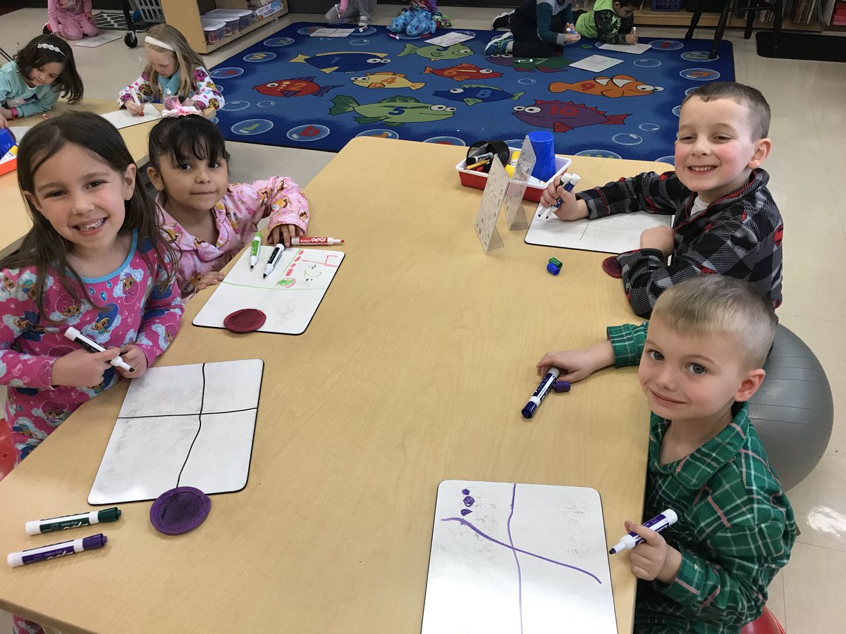 mrsgompfkinders's tweet photo. K Ss are great problem solvers! Our story today said Mrs. Gompf bought 8 hot dogs ๐ญ at the baseball game, some had mustard, some had ketchup. How many of each did she have? #problemsolvers #openendedproblems https://t.co/l0XIU3YNVF