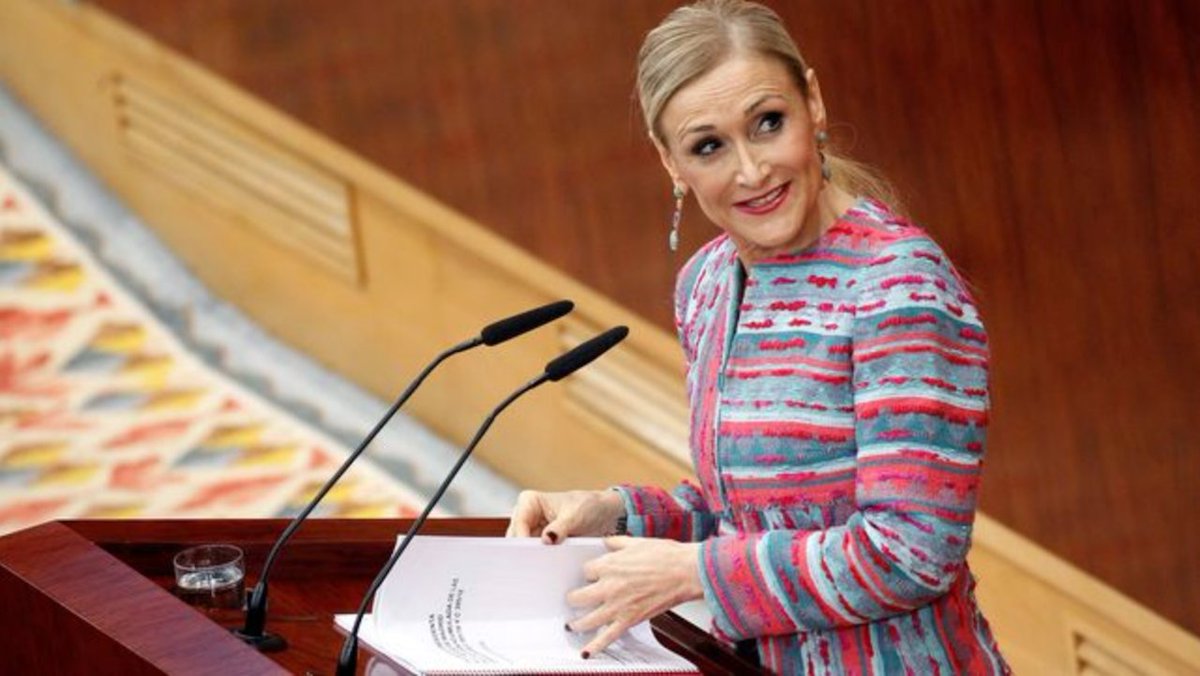 elmundotoday's tweet photo. La oposición muestra documentos que acreditan que Cristina Cifuentes ha dimitido https://t.co/FUcF0wMuz4 https://t.co/dJF4VcKkPZ