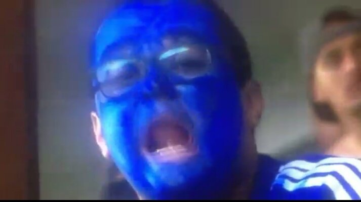 RossiniLuz's tweet photo. Torcendo pro Gordinho de óculos torcedor do Cruzeiro ser convidado para uma participação no Blue Man Group. https://t.co/COiKnDFBp0