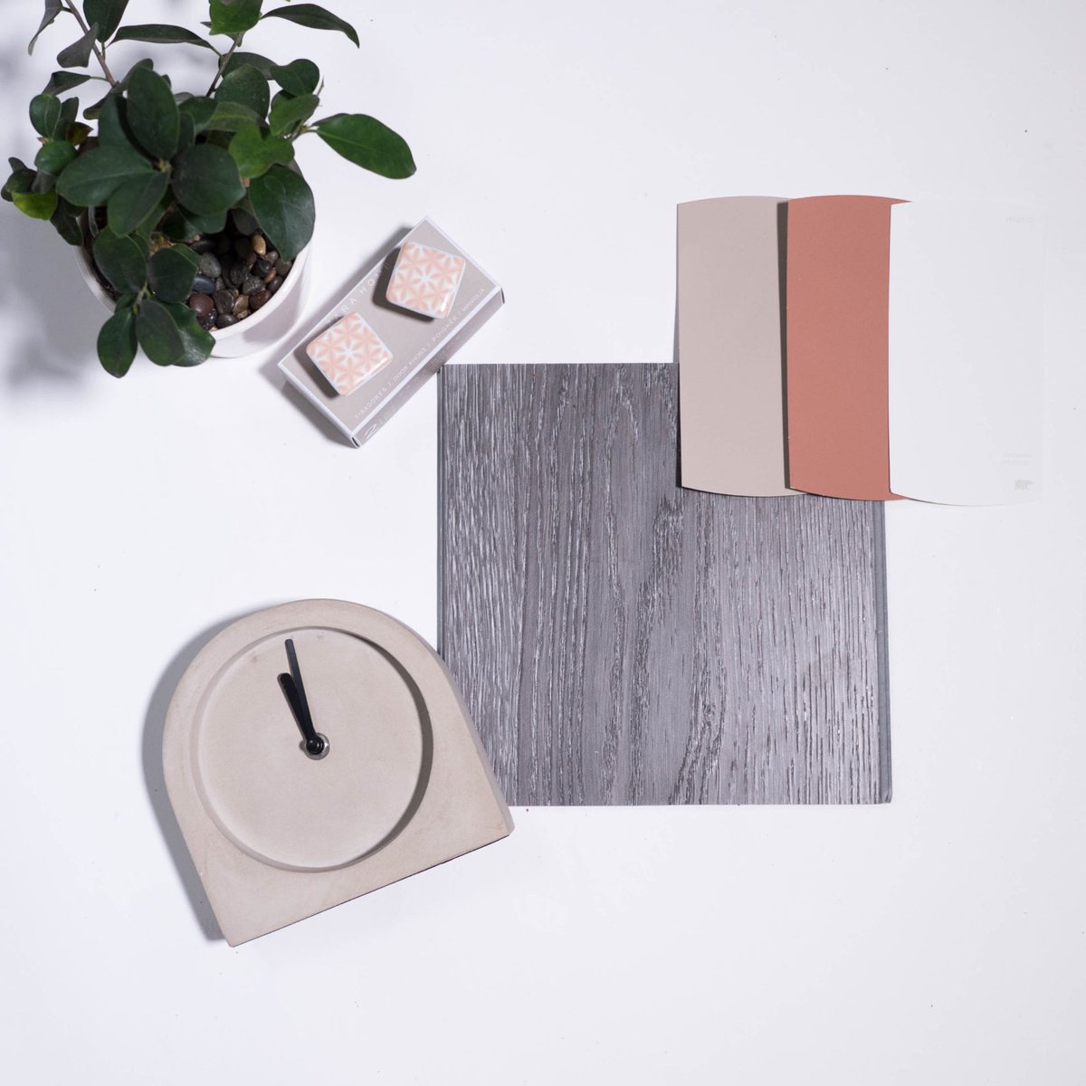 FlooretBrand's tweet image. Neutrals and blush tones go beautifully with our &quot;Hafren&quot; luxury vinyl planks from our #Modin Rigid Collection! How would you style this color?