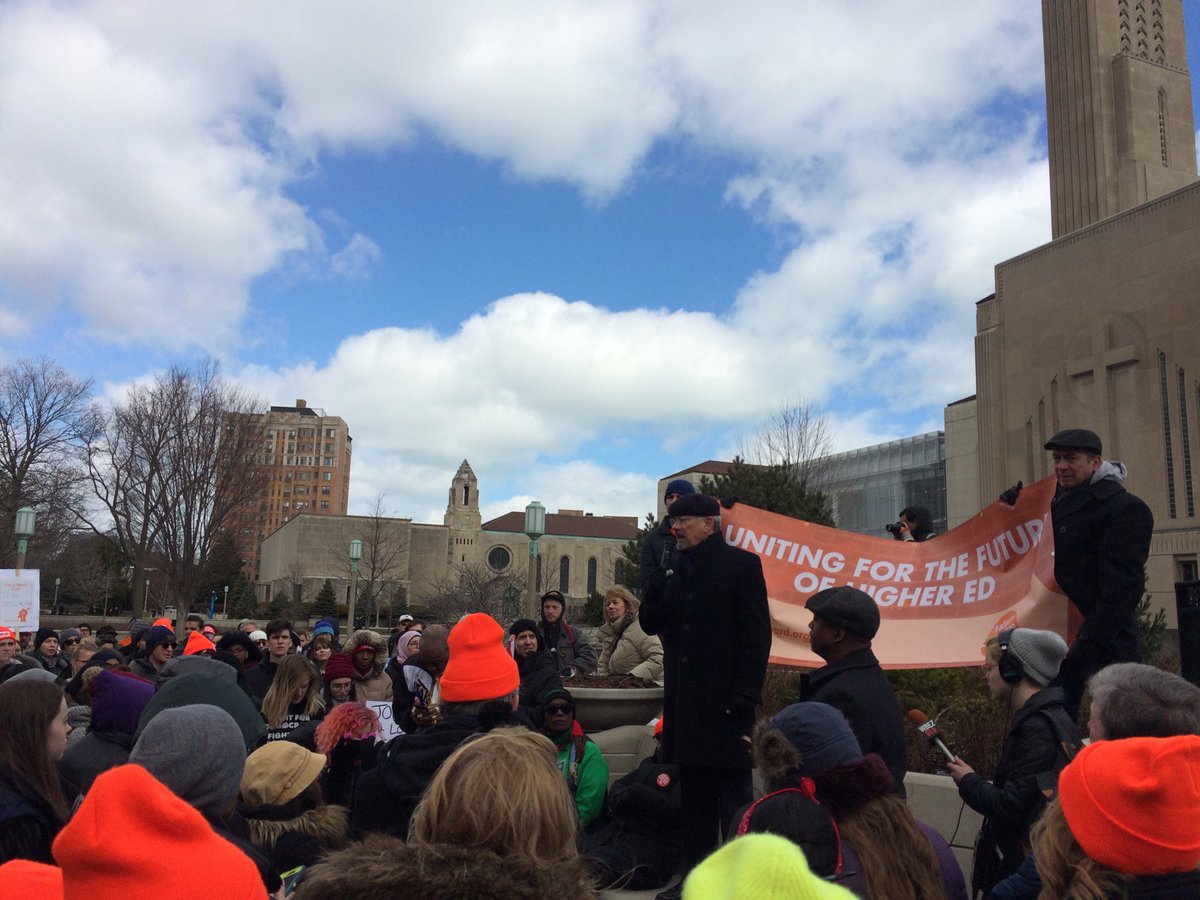 AriseChicago's tweet image. Tenure track faculty showing solidarity with striking adjuncts today at Loyola! #TimesupLoyola #1u @SEIU