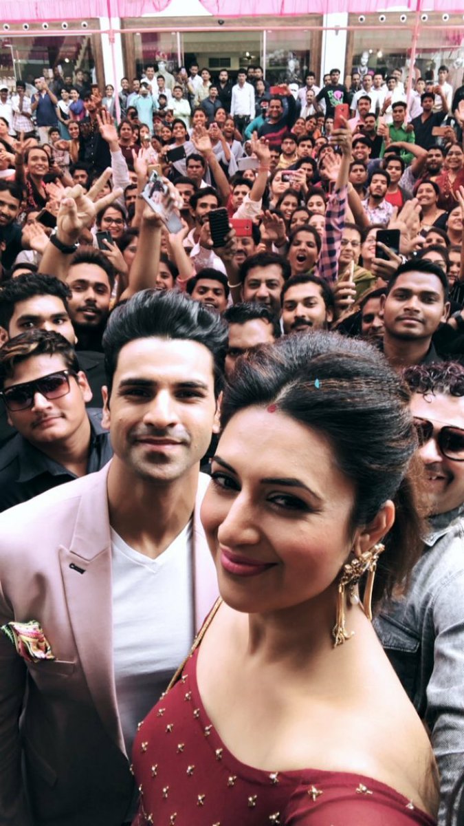 tejaswiswathi's tweet photo. This is #fan_following <3 <3 <3
@Divyanka_T @vivekdahiya08 https://t.co/UD0Kh5gLrb