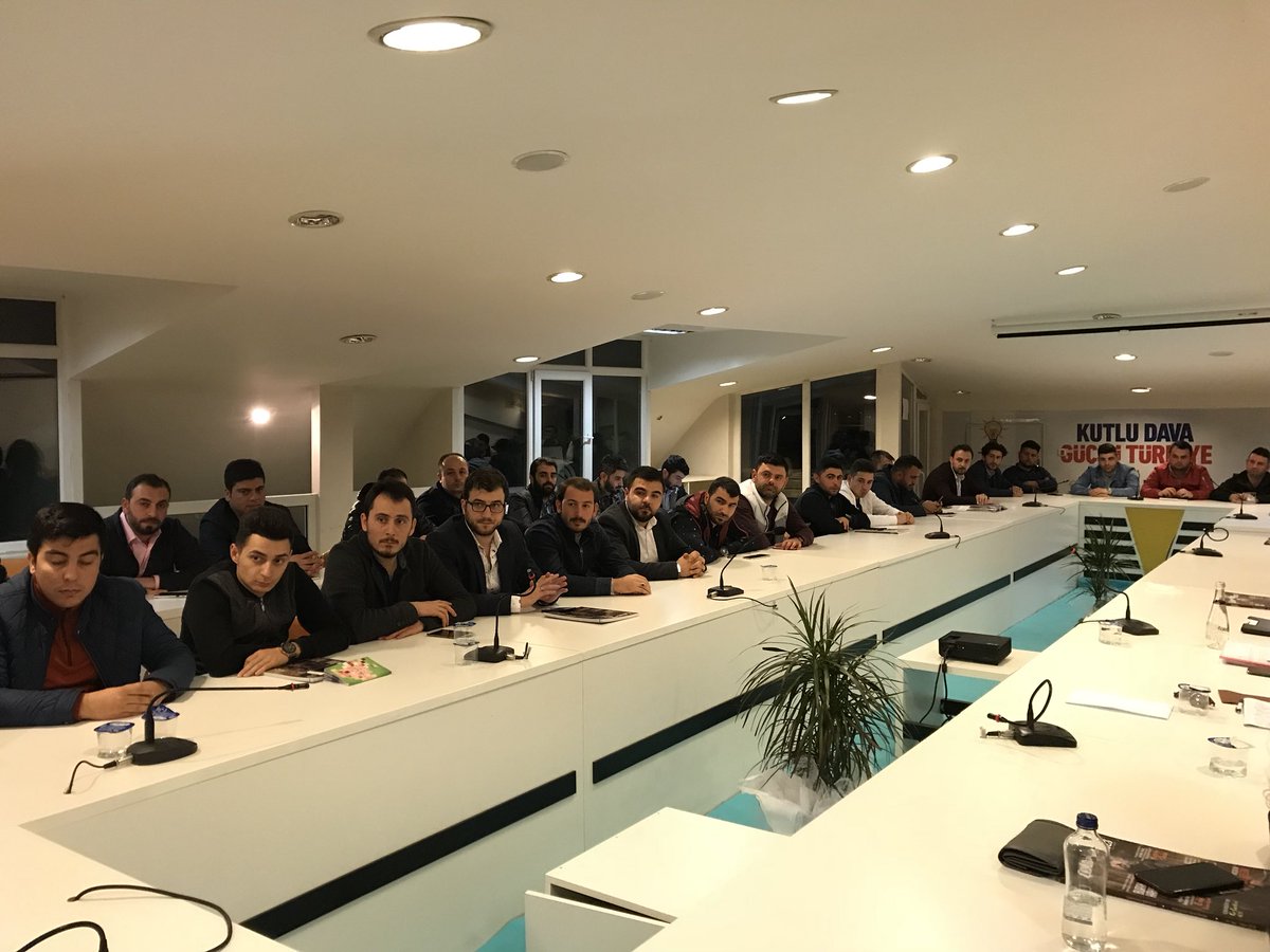 akgnccekmekoy's tweet photo. Yönetim Kurulu Toplantımızı gerçekleştiriyoruz, İlçe Gençlik Kolları Başkanımız @ridvan_bural gündemi değerlendiriyor.  @mecertas @tahaayhan @bayramsenocak @salihkirici @AhmettPoyraz https://t.co/yXq5tGUXGy