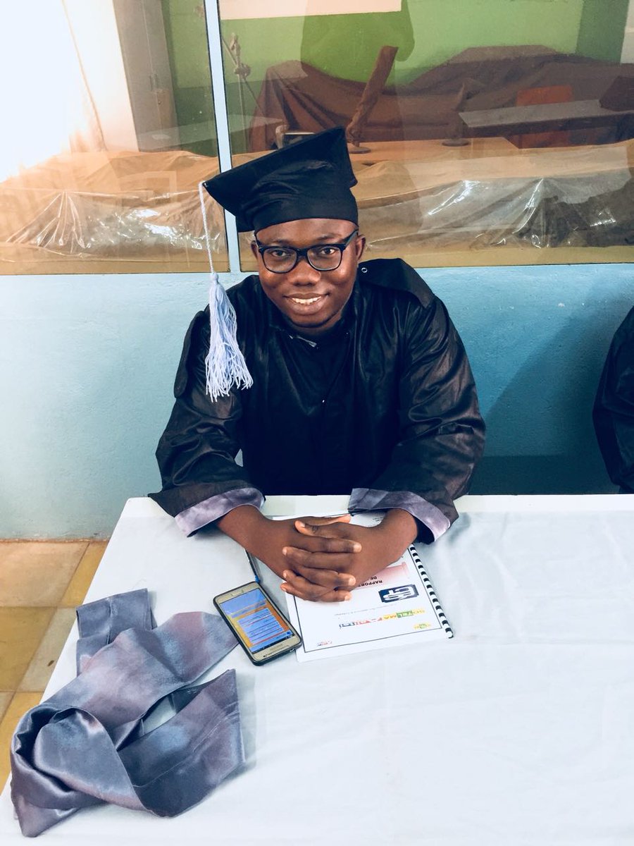 EmmanuelBama's tweet image. parmi le Jury de la soutenance  en licence 3 sur les services réseaux intelligents.

#ESCT #PoleTech