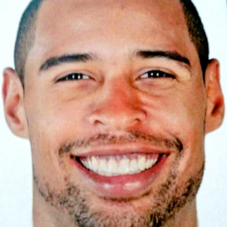 MovistarEstu's tweet image. Si este tuit llega a 48 RT , el domingo en el @movistar_es Estudiantes - @CDBILBAOBASKET regalamos UNA COSA BONITA Y MOLONA para que tú también te sientas Landesberg @sl15 y te sumes al #Landismo .
Venga, 48 RT no es nada al lado de 48 puntos.