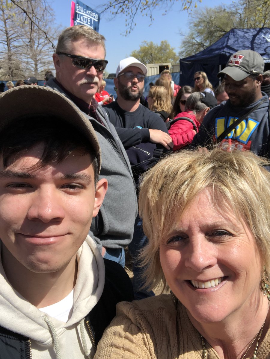 melani_mouse's tweet image. Putnam City Students are supporting their teachers! #pcsrocks