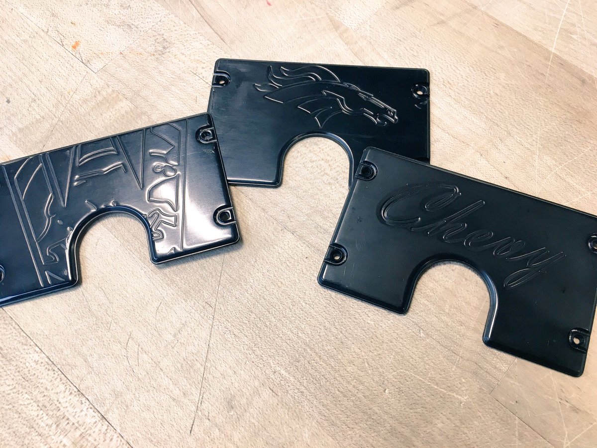 LeydenIndTech's tweet image. The plate wallets that came back from being anodized are 🔥🔥🔥#Metals2 #IndTech #LeydenPride #Cubbies #Broncos #Chevy