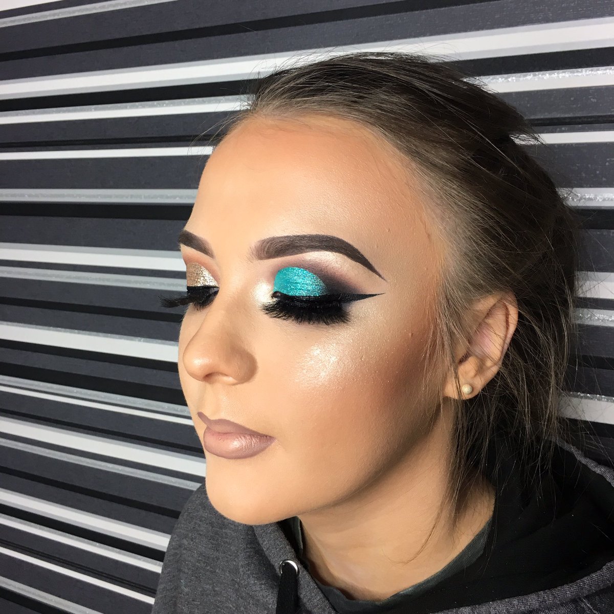 psychedelime's tweet photo. (self promo sorry) i'm a 19 year old with a passion to paint faces 💄 i charge £30 for a full face including lashes &amp; still have a lot to learn but would really appreciate a RT xo https://t.co/EPTT5NGm90