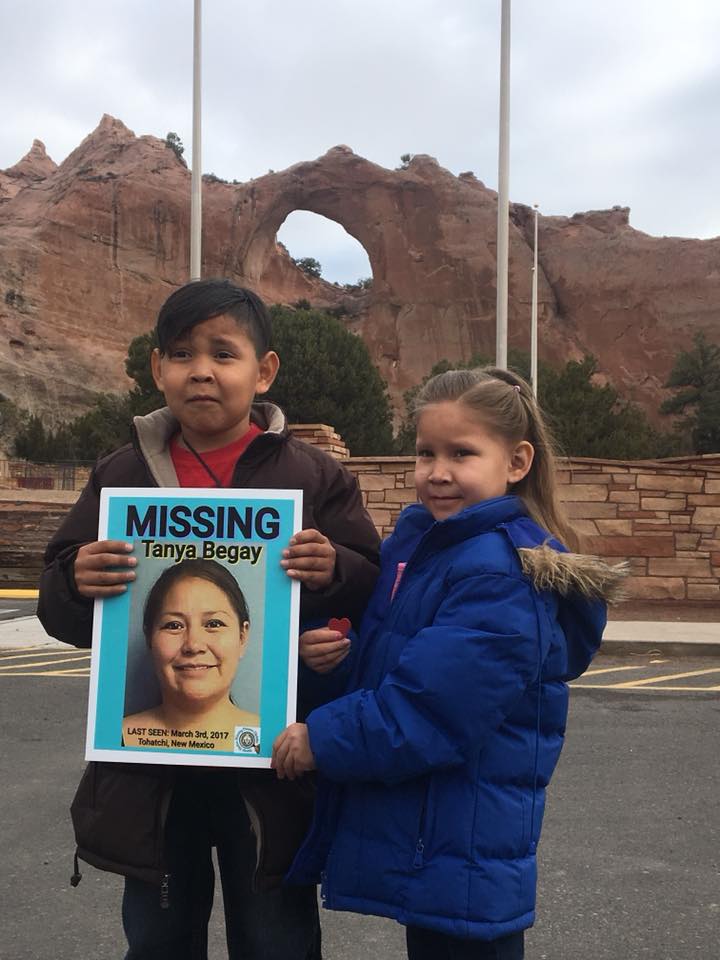 AmericanIndian8's tweet photo. Have You Seen Tanya Begay/Dine'
This is her son and daughter who have been looking for their mom for over a year now
https://t.co/2jo4YS1jnb
#MMNAWG #MMIW #MMIWG 
#INDIGENOUS #TAIRP https://t.co/NCS5onggj1